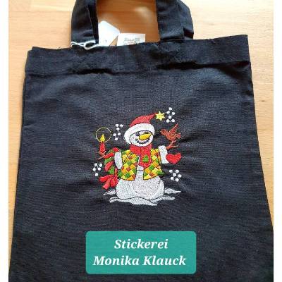 Kleine Stofftasche mit Schneemann – Weihnachts-Geschenkverpackung aus Baumwolle, nachhaltig, 21 x 26 cm