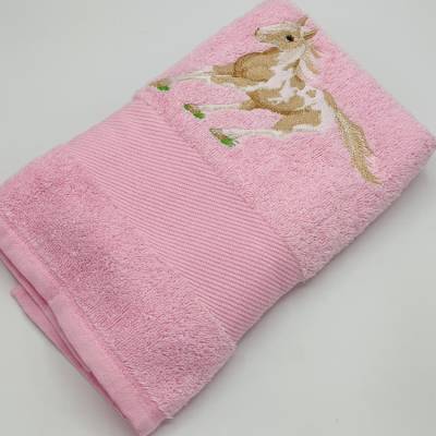 Handtuch mit tollem Pferde Motiv bestickt + Namen / Nur noch einmal vorhanden