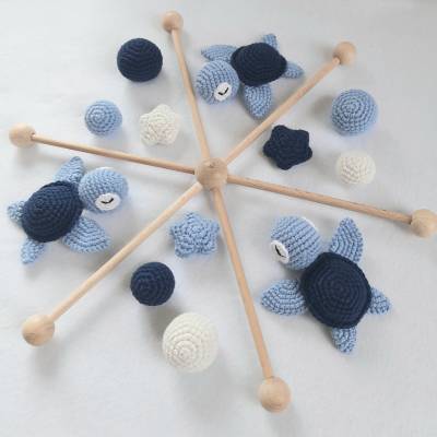 Süßes Baby Mobile mit gehäkelten Schildkröten, Sternchen und Kugeln - fast alle Farbkombinationen möglich