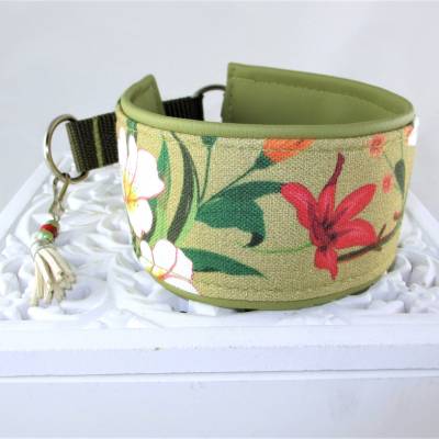 Windhundhalsband "Flora" grün Hundehalsband Halsband Zugstopp mit Polsterung aus Kunstleder und Schmuckquaste