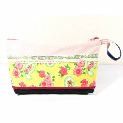 Upcycling Kosmetiktasche gelb rosa geblümt + Jeans, Schminktasche, Etui, Taschenorganizer