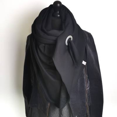 XXL Dreieckstuch aus Alpenfleece. Halstuch. Handgefertiger XXL Schal. Ösentuch. Ösenschal. Schwarz.