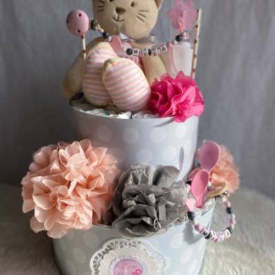 Windeltorte katze rosa pompom babyshower taufe party name baby geburt geschenk boy girl schnullerkette name