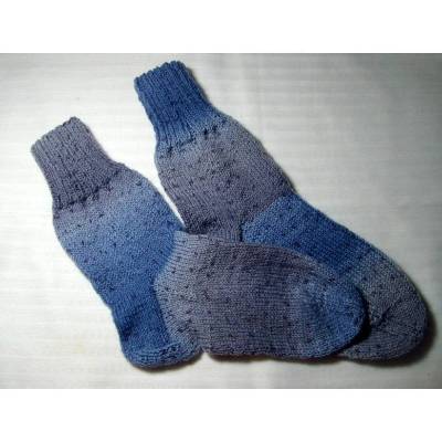 Gestrickte Socken für Kinder Gr.32/33, grau-blau-lila mit Pünktchen ,schön warm
