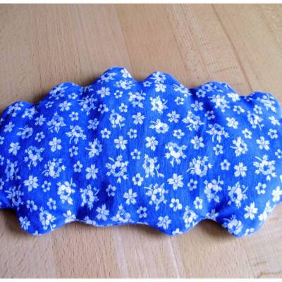 Kirschkernkissen Wölkchen in blau mit weißen Blümchen