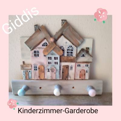 Kinderzimmer-Garderobe Holzarbeit
