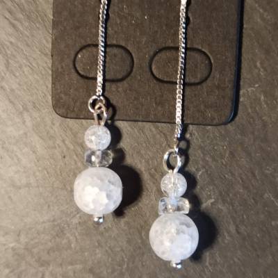 Bergkristall-Ohrringe Durchfädler/-Zieher gecrasht in weiß