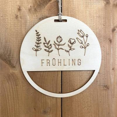 Türkranz "Frühling" mit gravierten Blumen aus Holz
