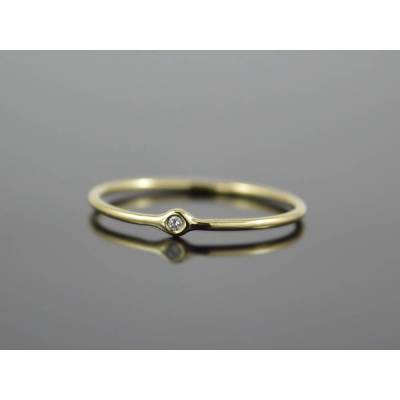 Feiner 585er Goldring mit Diamant
