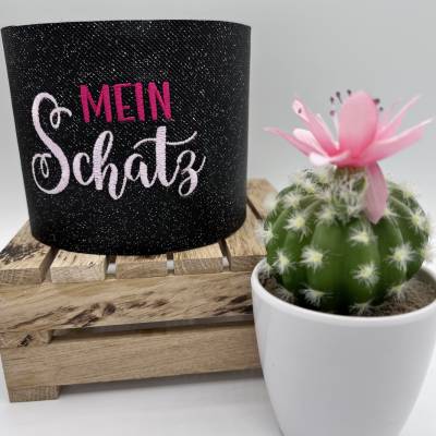 Klorolle Banderole auf schwarzen Glitzer Kunstleder gestickt