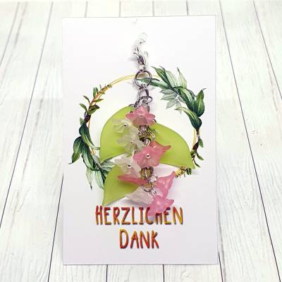 Glücksbringer Taschenbaumler „Zarte Blumen“ rosa – Verspielter Anhänger mit Blüten & Blättchen