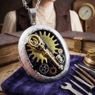 Steampunk Medaillonkette aus Edelstahl mit Schlüssel – Einzigartiges Schmuckstück