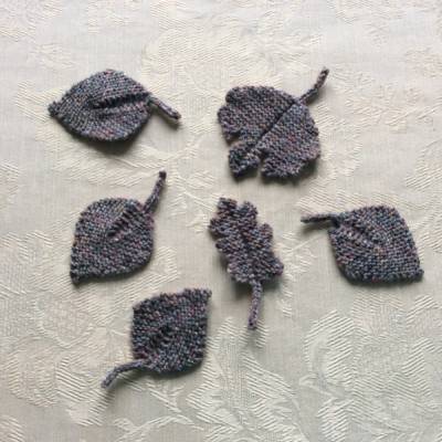 Applikationen Blätter, Herbstblätter, 6 Stück handgestrickt, braun grau meliert, Aufnäher, Dekoration