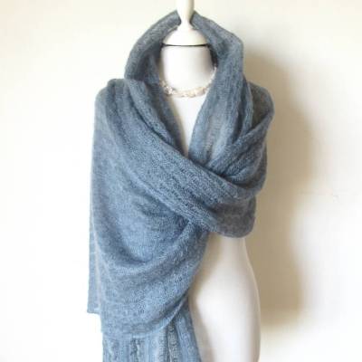 Stola aus Mohair und Seide in gedämpftem Blau, Brautschal reine Naturfaser, Hochzeit Umschlagtuch