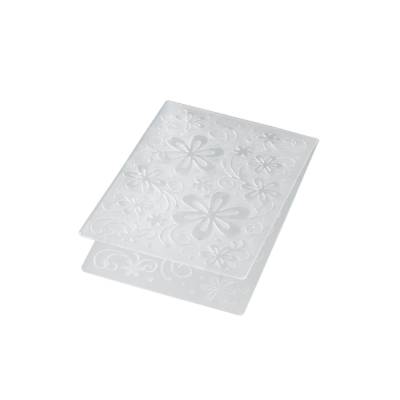 Papier prägen mit Schablone Gänseblümchen