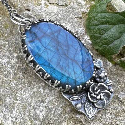Grauer Mondstein & Kyanit Anhänger – 925 Sterling Silber Halskette, handgefertigt, Labradorit & Aquamarin Schmuck