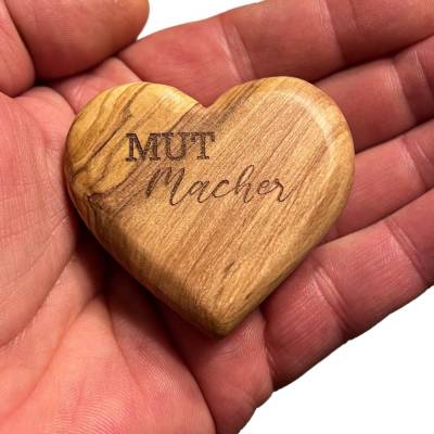 Handschmeichler Herz MUT Macher aus Olivenholz personalisierbar