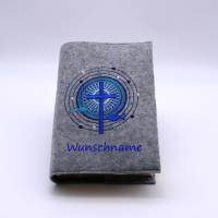 Gotteslobhülle, Kreuz, Kreis, Fische, personalisierbar, Filzhülle grau, Stickgarn blau