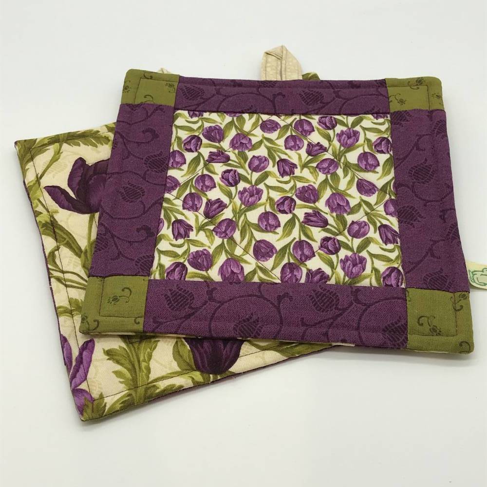 Topflappen aus Stoff, Patchwork-Topflappen mit lila Tulpen Bild 1