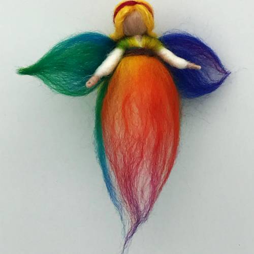 Regenbogenfee aus Märchenwolle