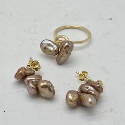 Goldiges Perlen-Schmuckset aus Keshiperlen