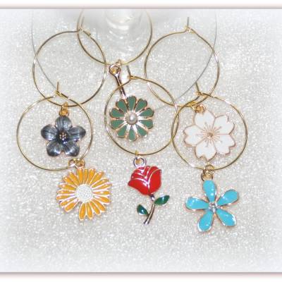 6 Glasmarker Blumen Emaille, Glasmarkierer goldfarben bunt, Weinglasringe