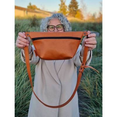 Gürteltasche, Ledertasche aus vegetabil gegerbtem Leder in cognac