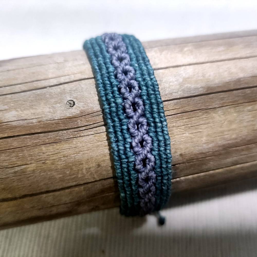 schlichtes Makramee Armband in petrol und blau Bild 1
