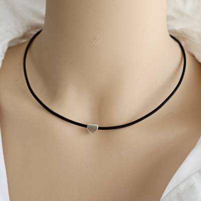 Lederkette Damen, Leder Kette Damen, Lederkette mit Anhänger, Lederkette schwarz eng, Lederkette Herzanhänger