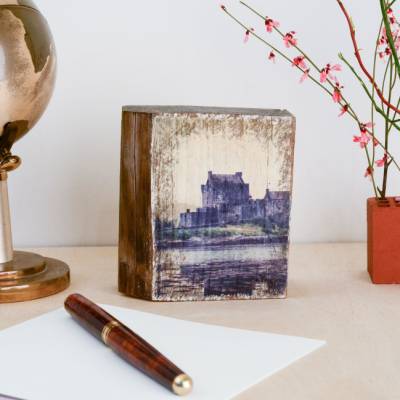 altes Schloß auf der Isle of Skye, Upcycling alter Holzbalken, Foto auf Holz, 9 x 10 cm
