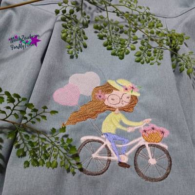 Vollstick Stickdatei Laura fährt Fahrrad