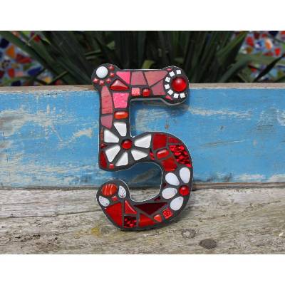 Mosaik Hausnummer in rot weiß, Ziffern 0-9, frostfest