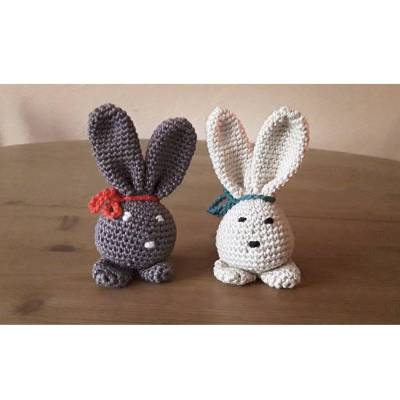 kleiner gehäkelter Osterhase