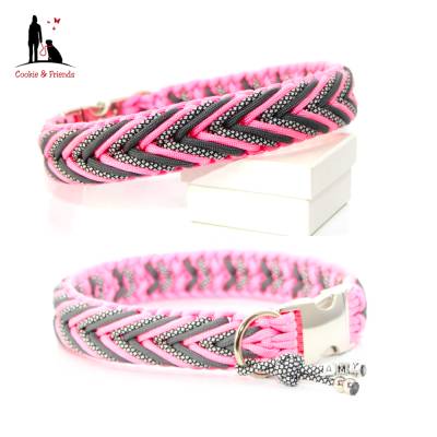 Halsband geflochten aus Paracord mit Namensanhänger. Stabil und landlebig! Auf Wunsch personalisiert mit Gravur. Arrow