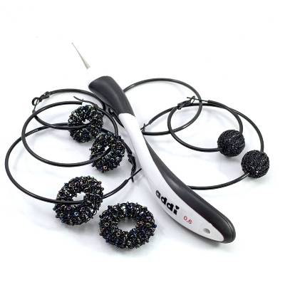 UNIKAT schwarze Kreolen mit gestrickter Kugel oder Donuts - verschiedene Größen ab