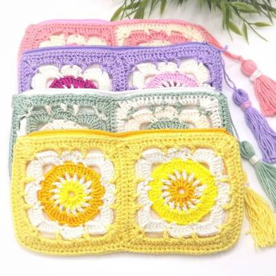 Gehäkeltes Portemonnaie Kosmetiktasche "Lilie"  im Boho Vintage Stil Clutch