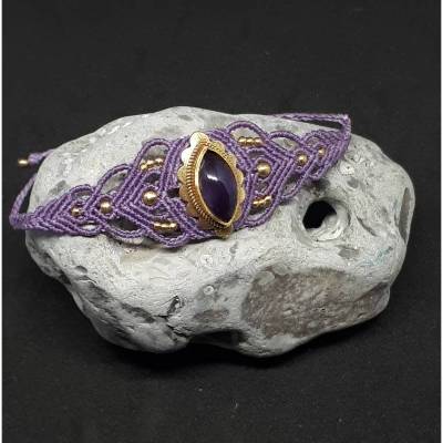 Makramee-Armband mit Cabochon aus Amethyst in Messing