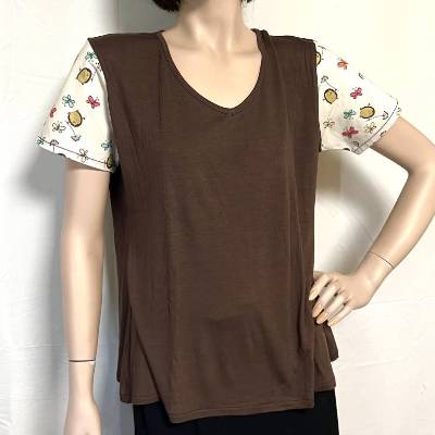 weich fließendes Shirt mit 1/2-Arm, aus braunem Viskose-Jersey mit bunten Baumwoll-Ärmeln, Gr. L
