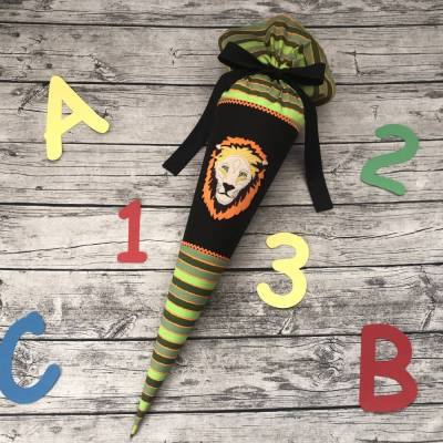 wunderschöne Schultüte / Zuckertüte aus Stoff in Grün, Schwarz und Orange mit Löwe