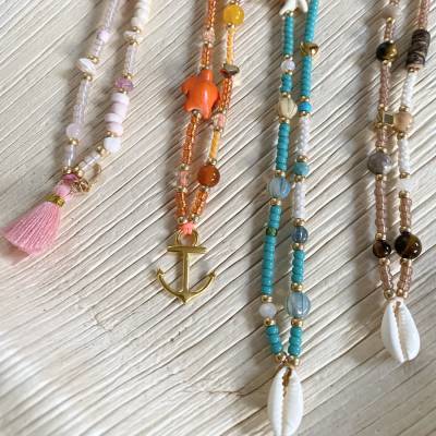 Summer Glitter - Maritime Handyketten mit Perlen, Edelsteinen, Muscheln, Anker, Quasten, Seesternen, Rocailles,…
