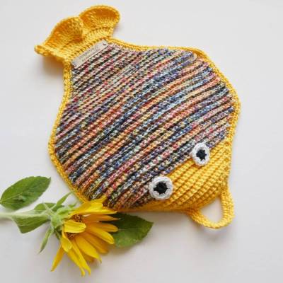 Ein gehäkelter Topflappen als Scholle,Plattfisch - Potholder,Küchenhelfer,Geschenk,Horoskop,maritim,gelb
