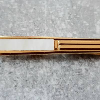 Kravattenklammer aus vergangenen Zeiten