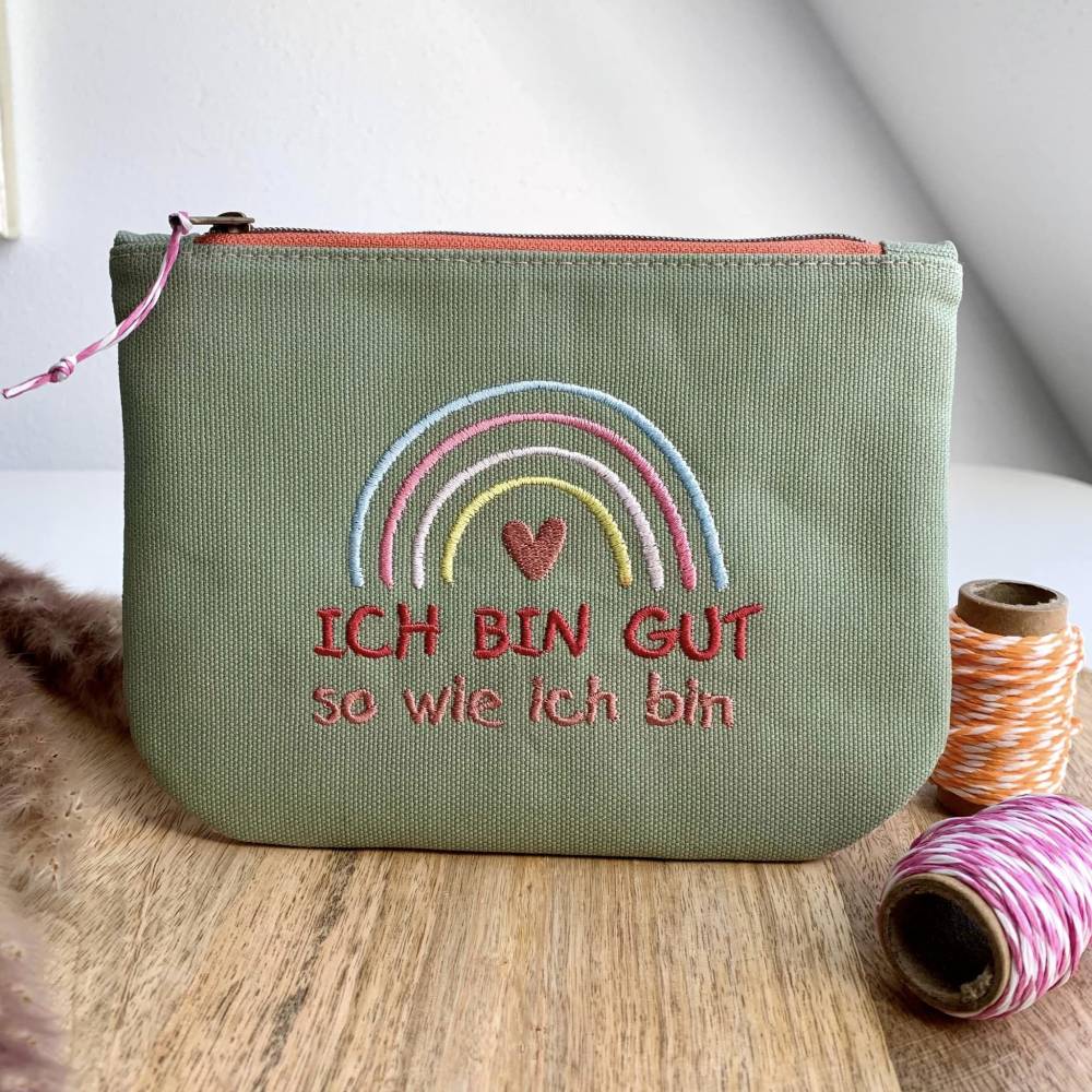 Stickdatei "Gut so wie ich bin" 10x10 und 13x18 für die Stickmaschine Regenbogen Herz Spruch Bild 1