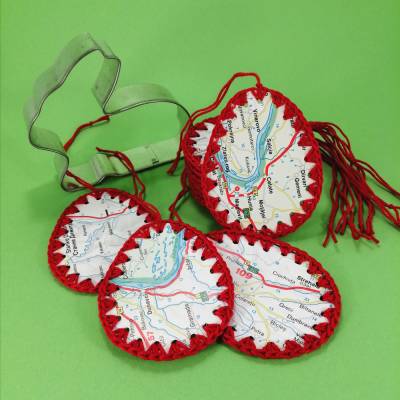 Ostereier (Set 3 Stück) aus festem Karton mit Upcycling Landkarte mit Baumwollgarn umhäkelt