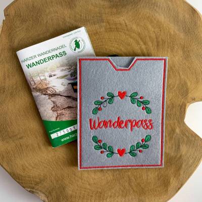 Besonderer Schutz für den Wanderpass // Schutzhülle bestickt aus Filz // Wanderpasshülle //Harzer Wandernadel