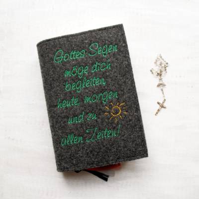 Bestickte Gotteslobhülle aus Filz *Spruch "Gottes Segen" *individuell angefertigt