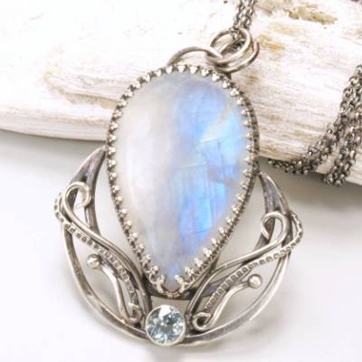 Mondstein Aquamarin Anhänger Halbmond aus 925 Sterling Silber – Handgefertigte Kette mit Edelsteinen