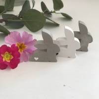 Niedliche kleine Osterhasen aus Beton, 4,5 x 5 cm