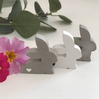 Niedliche kleine Osterhasen aus Beton, 4,5 x 5 cm