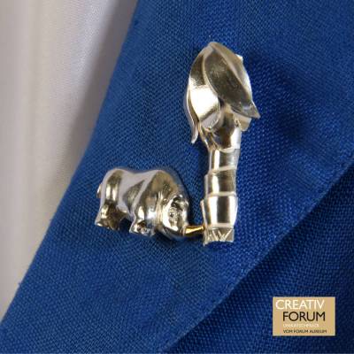 Brosche "Rhinozerus" aus 935er Silber mit goldenem Horn – Inspiriert von Wilhelm Busch